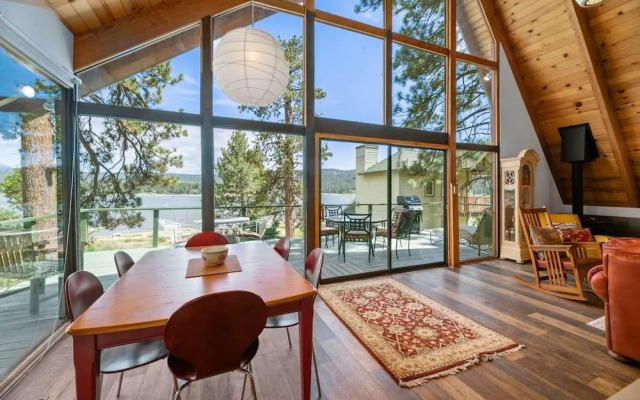 Moonlight Shores Lakefront