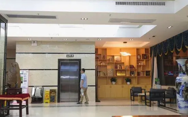 GreenTree Alliance Hotel (Cenxi Guangnan Road Ronghu)