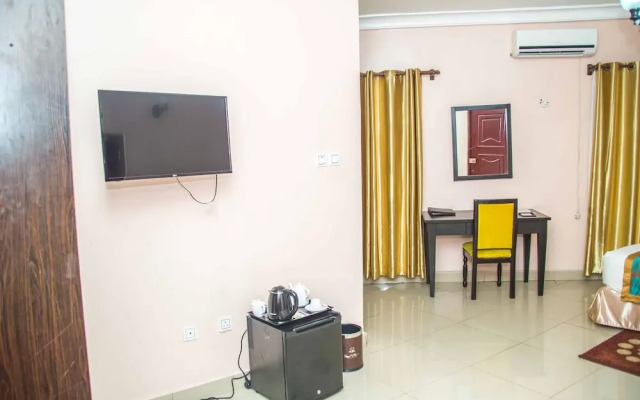 Royal Crest Hotel & Suites