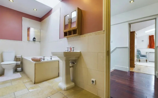 Country House-14guests-parking-hottub-amazingviews