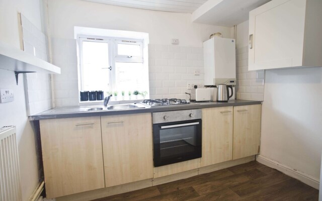 Short Stay Bristol - Freelands Front Apartment