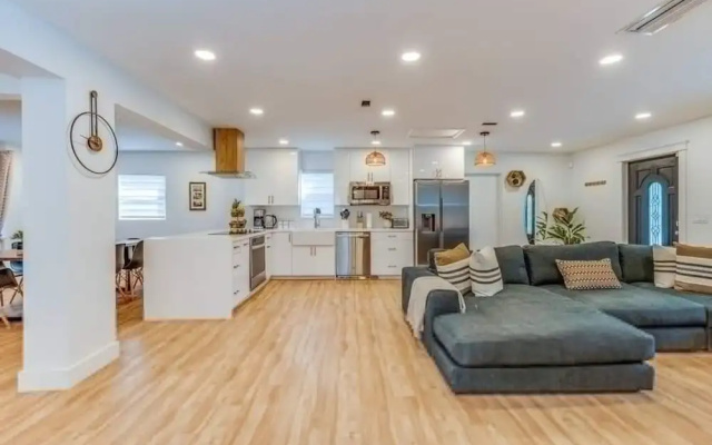 Fox Garden-heated Pool-spa- Boho-downtown Beach