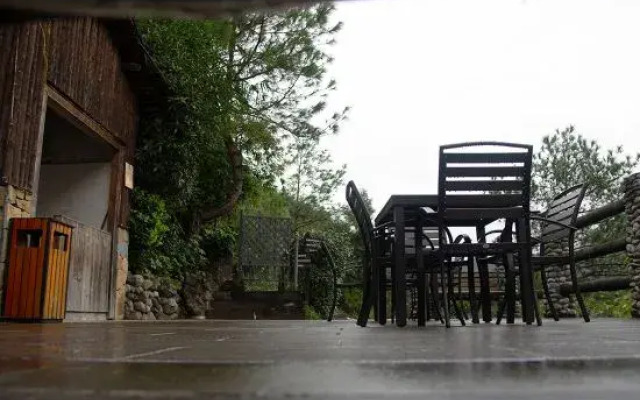Jinfoshanwenquanjiari Hotel