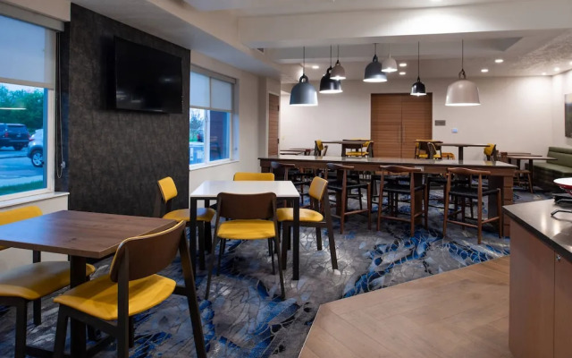 Fairfield Inn & Suites Beloit