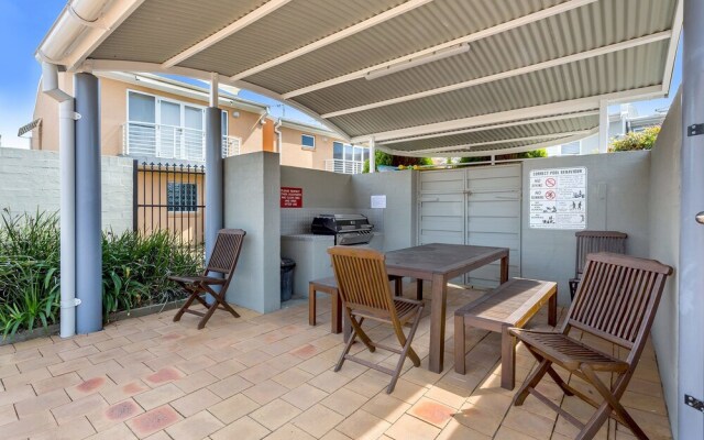 Sandcastles, 1/8 Ala Moana Way