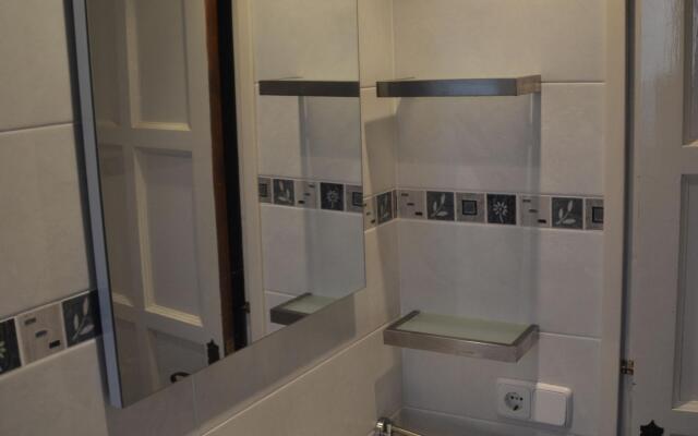 Cozy Holiday Home in L'Estartit with Swimming Pool