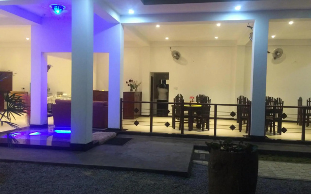 Aurora Hotel & Restaurant
