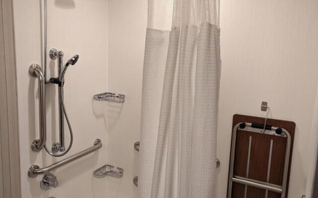 Courtyard by Marriott Holland Downtown