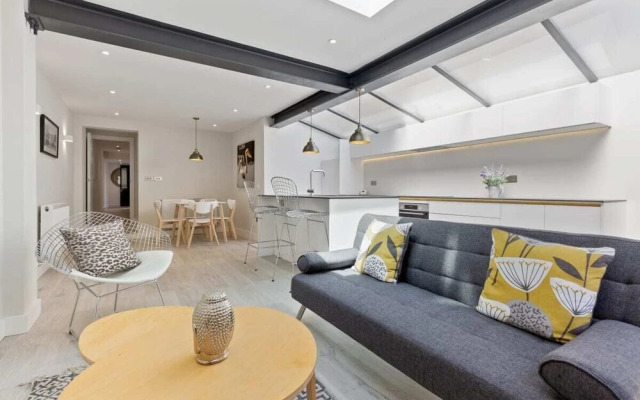 Elegant 2 Bed Apt W/patio nr West Hampstead