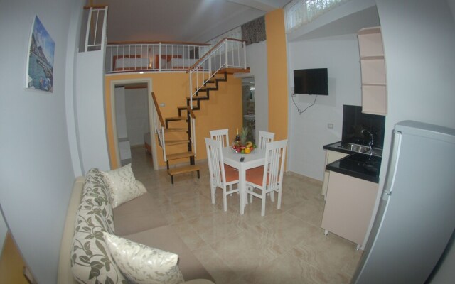 Crown Deluxe Apartments
