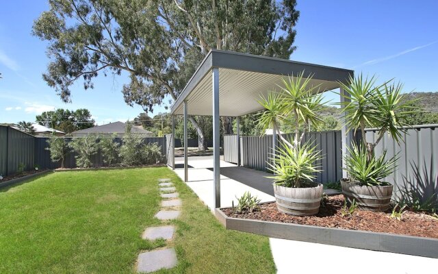 18 on Rayner - swish apartment Myrtleford