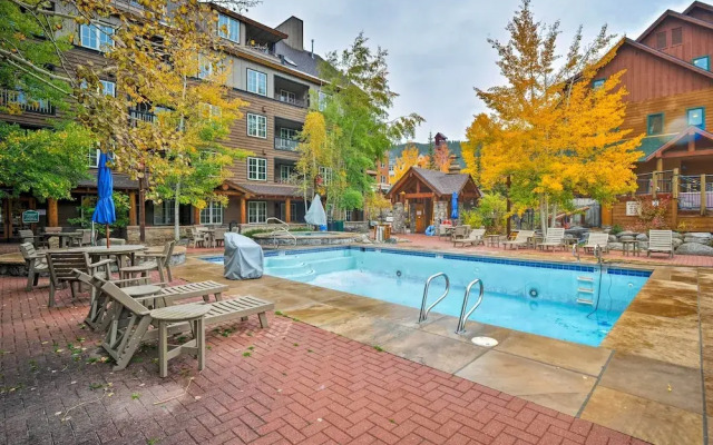 Ski Shuttle & Community Perks: Keystone Townhome