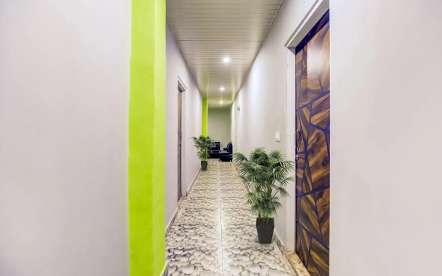 OYO Flagship 70340 Hotel Colour