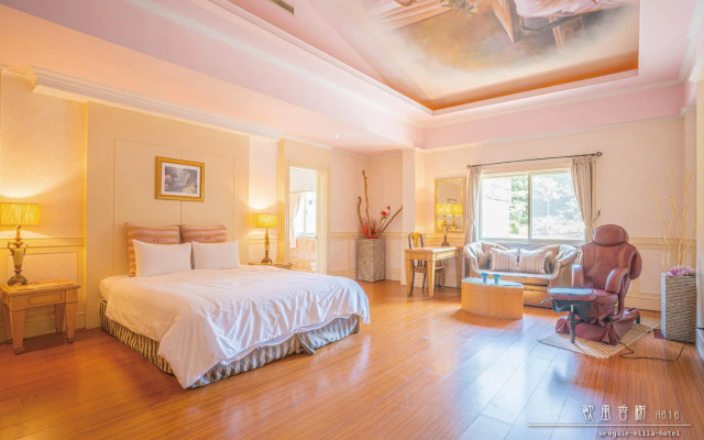 Regale Villa Hotel