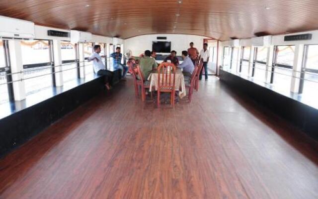 Sreekrishna Houseboat