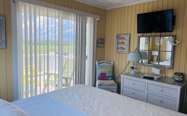 Fore Shore West- 4 Bedroom Home by RedAwning