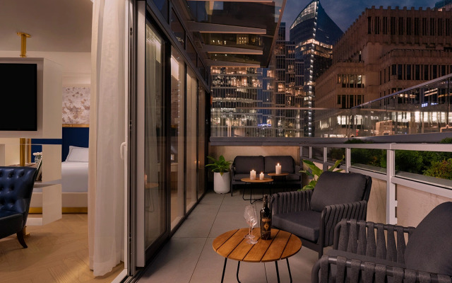 AZUR Legacy Collection Hotel