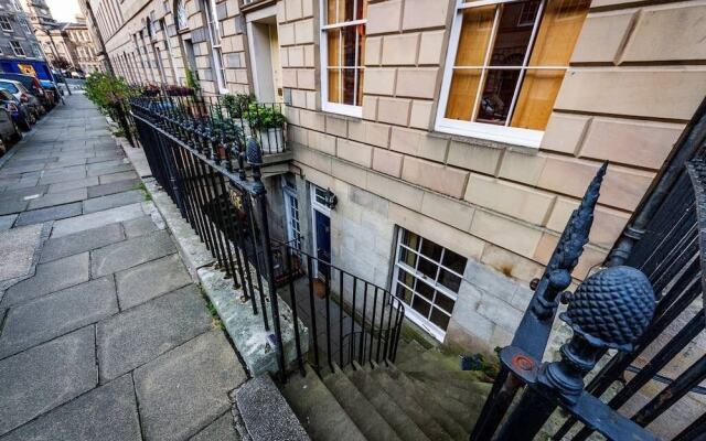 Cosy Modern Stockbridge Apartment