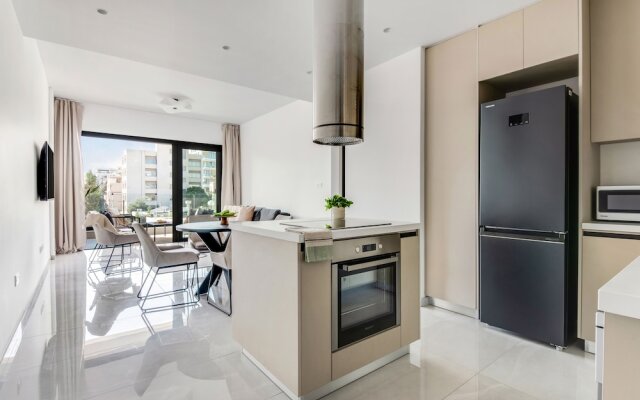 Sanders Premier - Cozy 2 bdr apt With Balcony