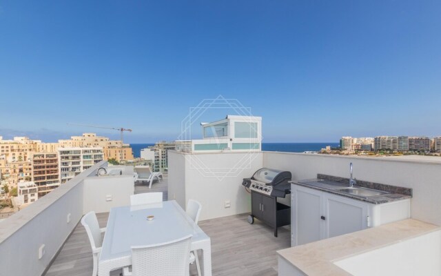 Seafront Penthouse Triplex- Roof Terrace & Hot Tub