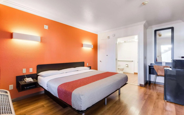 Motel 6 San Jose, CA - Convention Center