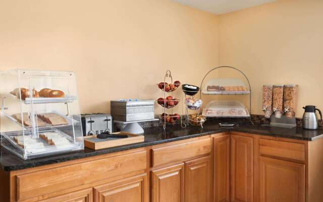 Days Inn by Wyndham Middletown/Newport Area