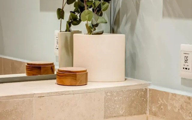 Secure 2bed Apartment in the Marina Carradale 002