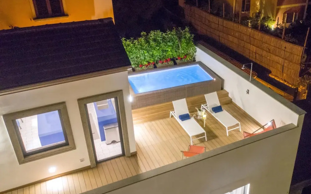 Luxury Villa with Penthouse, Pools and Sea View