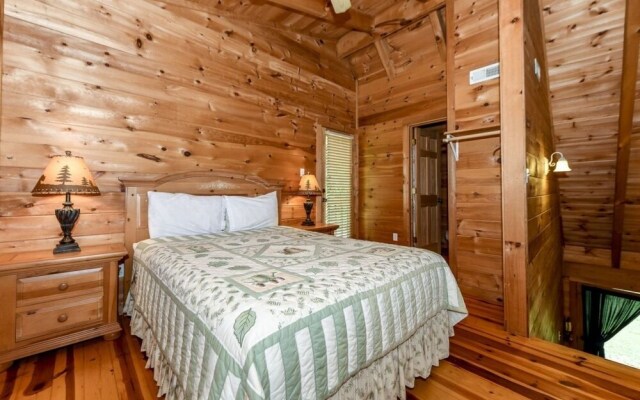 Creekside 2 Bedroom Cabin by RedAwning