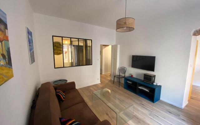 Grand studio rue piétonne Ajaccio