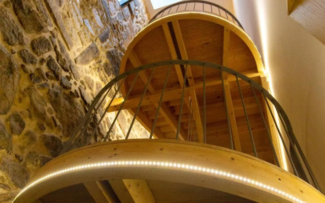 Riverside 2 Bedroom Apartment by DA'HOME