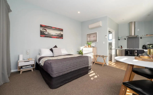 “No.25”Stand alone guest studio unit