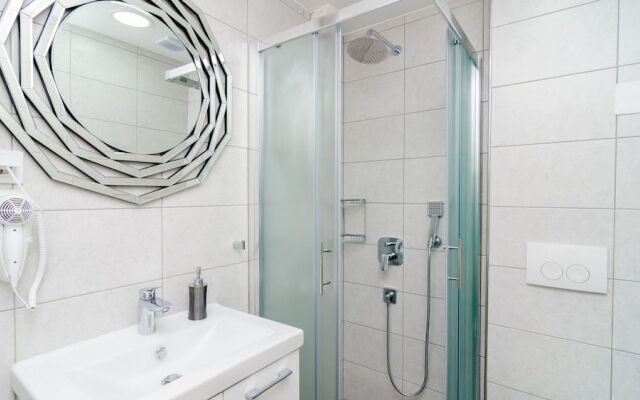 Shining Star Apartments