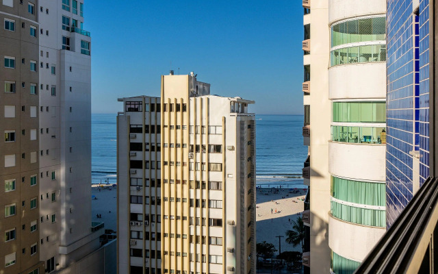 Apto vista mar a 130m da praia em BC ESA901