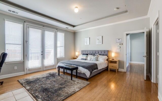 Gorgeous Oak Lawn Townhouse