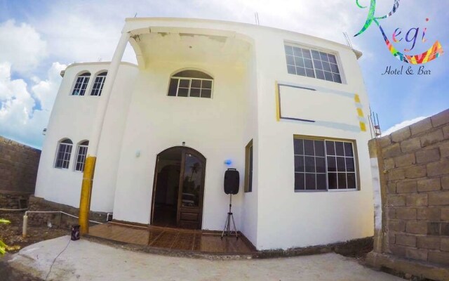 Regi Hotel & Bar