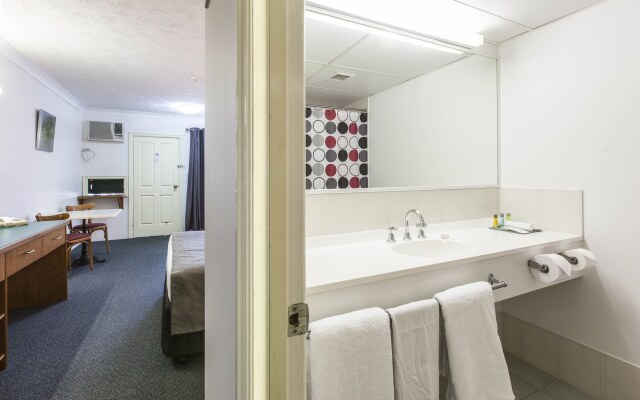 Bayswater Tweed Motel