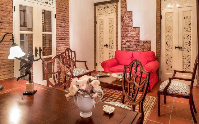 Colonial 154 H Boutique