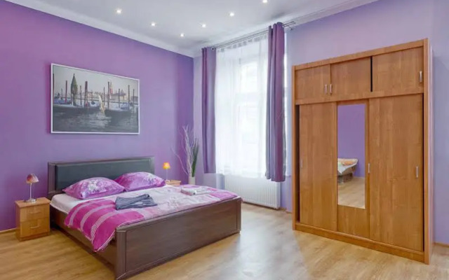 Queen Apartments