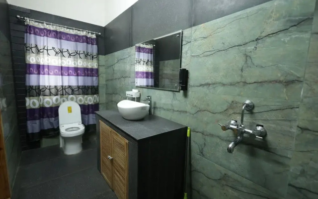 Kafal Pako Resort - Luxury Mountain View Stay in Mukteshwar