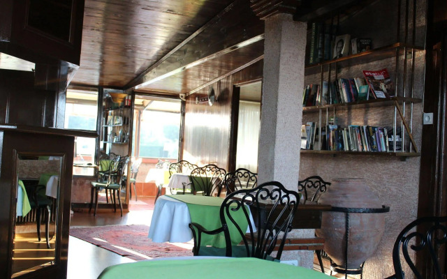 Ararat Hotel