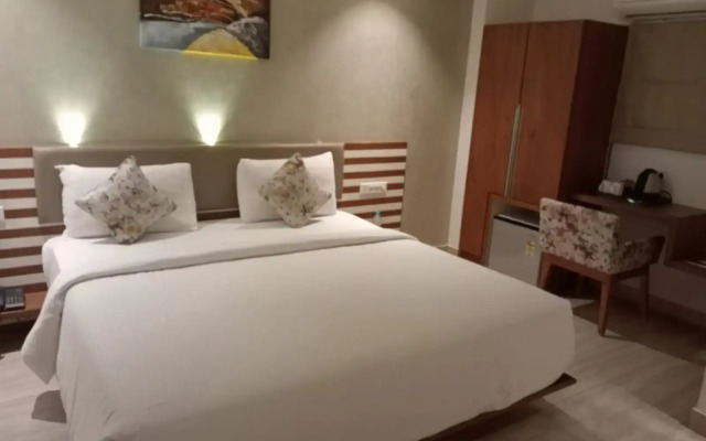 Hotel Blue Lagoons Manjalpur