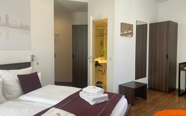 sevenDays Hotel BoardingHouse