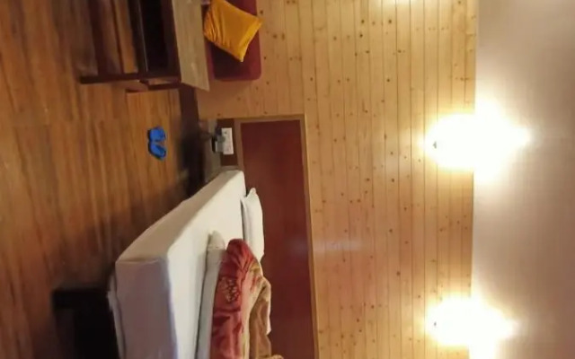 Guru Tashi Guest House