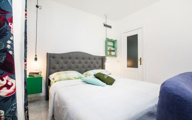 Room Alma 2
