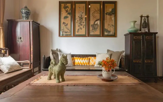 Artisan's Antique House - Silom