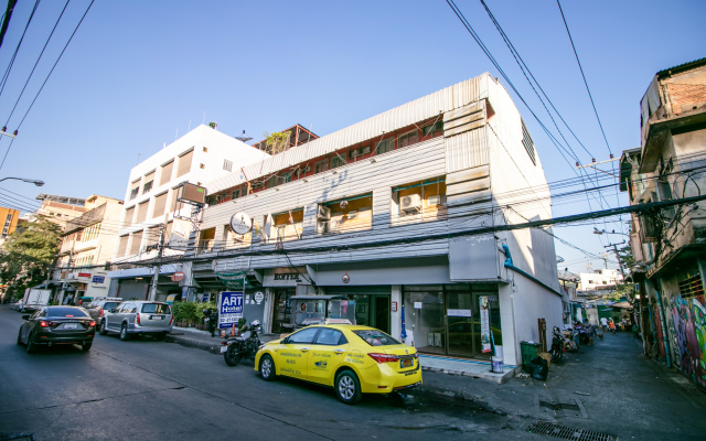 OYO 568 Art Hotel Hua Lamphong - Hostel