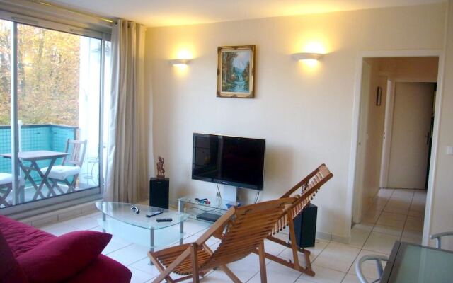 Apartment With 2 Bedrooms In Marly Le Roi With Furnished Balcony And Wifi