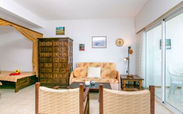 Roses Holiday Center 20816