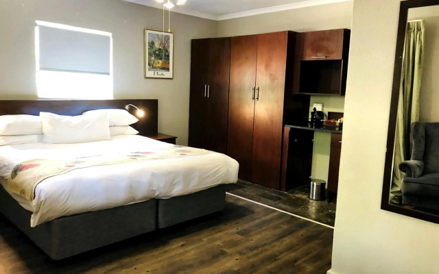 Shangri-La Country Hotel